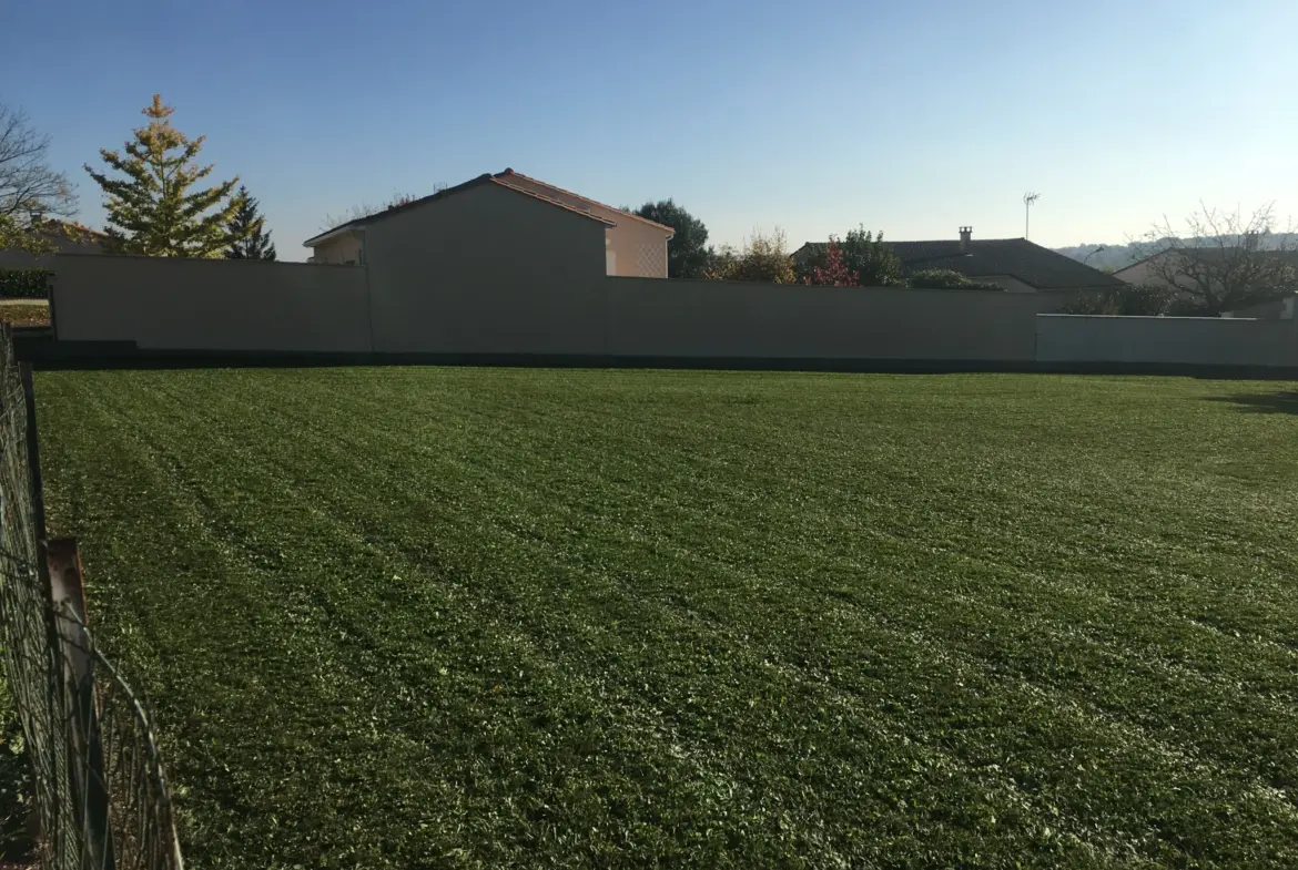 Terrain constructible de 650 m² à vendre à Ruelle Sur Touvre 