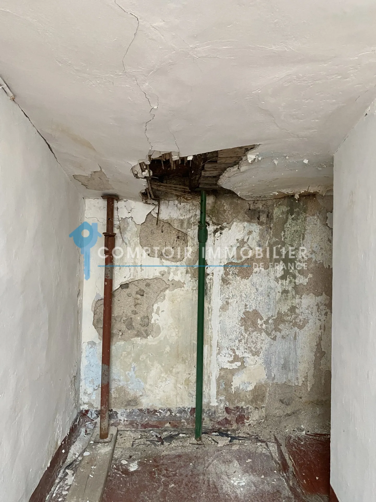 Maison de village à rénover avec 4 chambres à Saint-Laurent-De-Cerdans 
