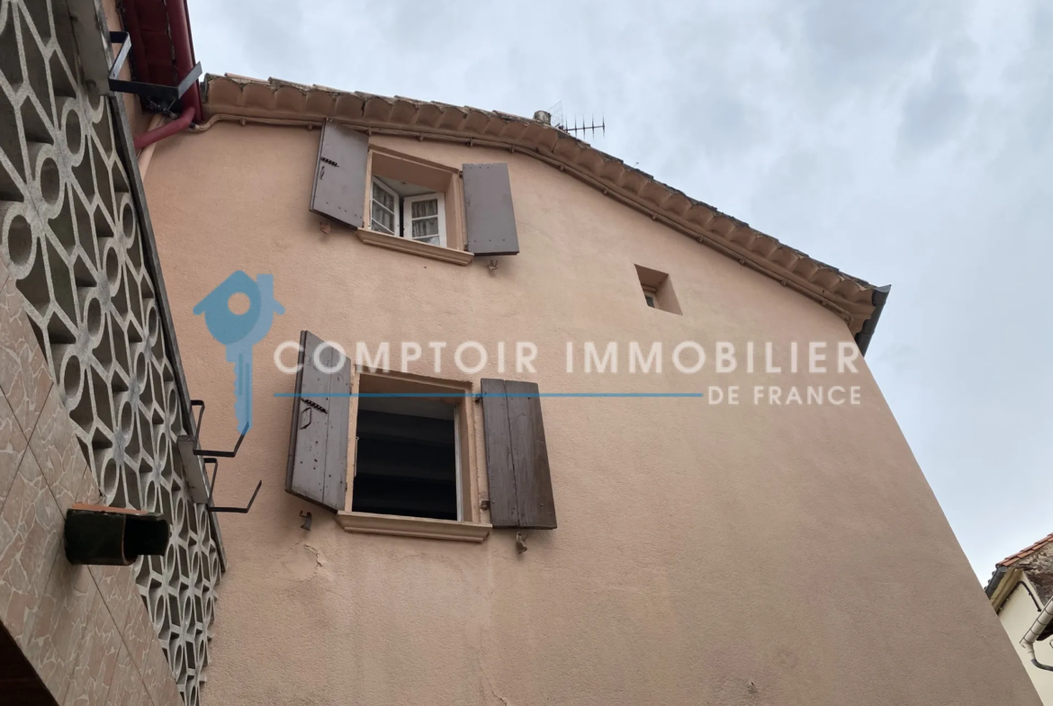 Maison de village à rénover avec 4 chambres à Saint-Laurent-De-Cerdans 