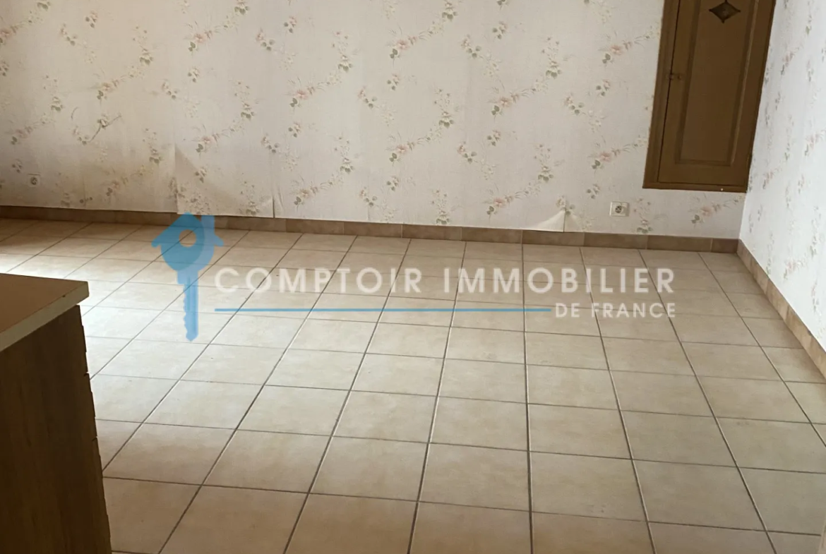 Maison de village à rénover avec 4 chambres à Saint-Laurent-De-Cerdans 