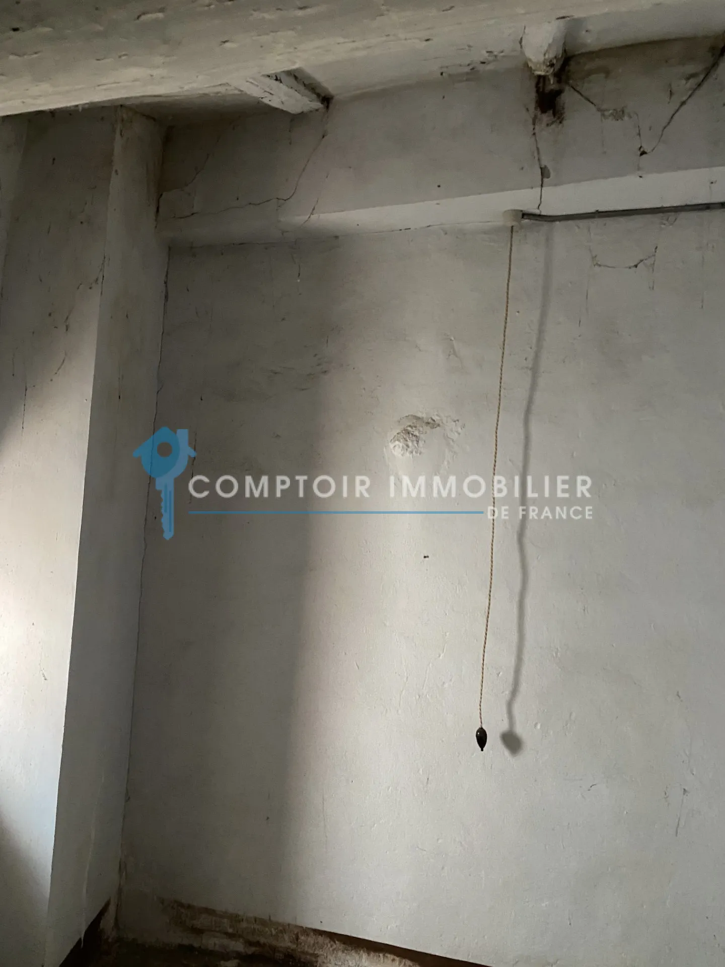 Maison de village à rénover avec 4 chambres à Saint-Laurent-De-Cerdans 