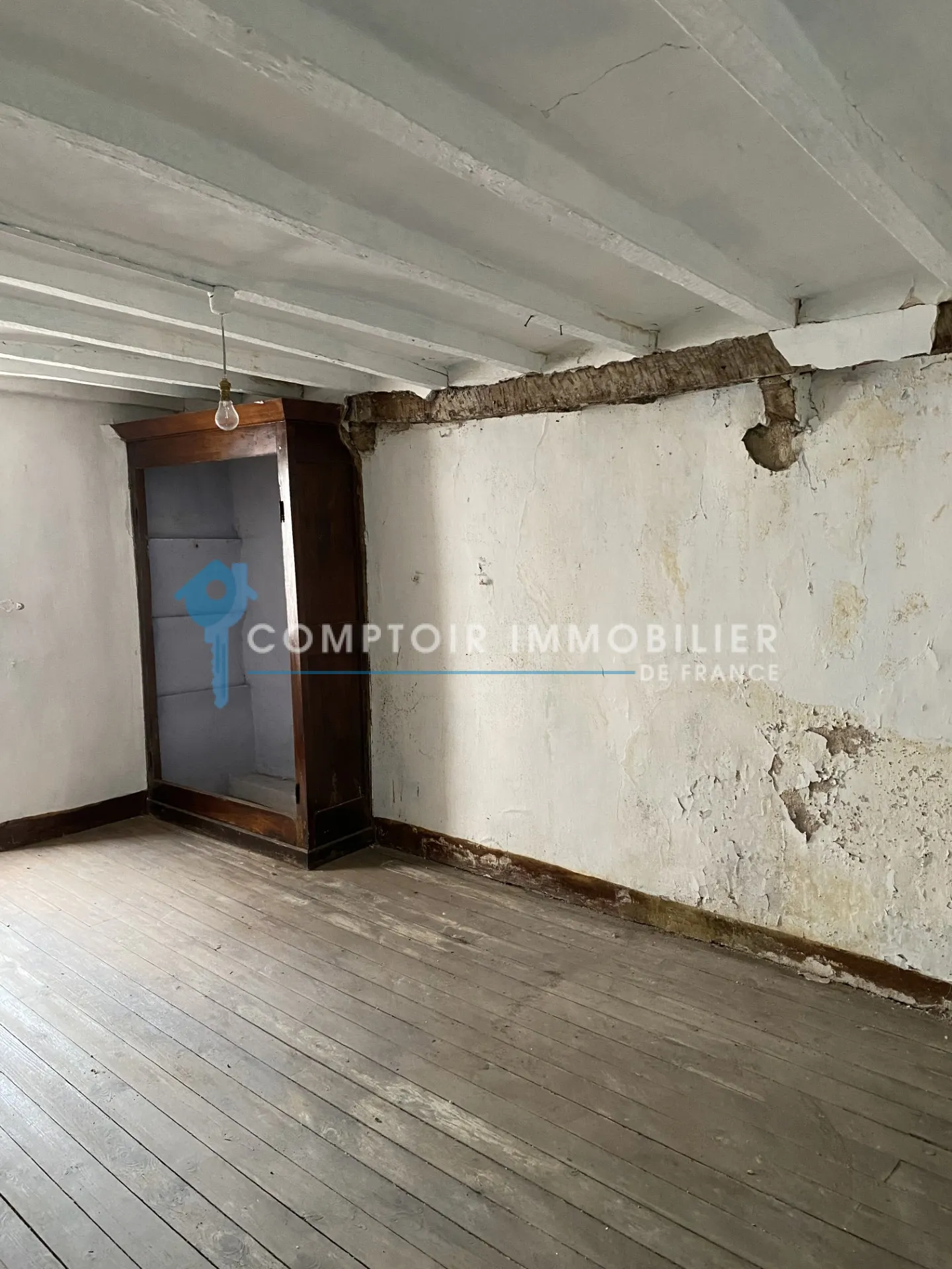 Maison de village à rénover avec 4 chambres à Saint-Laurent-De-Cerdans 