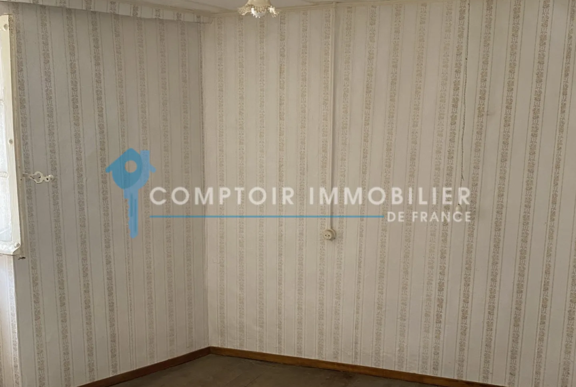 Maison de village à rénover avec 4 chambres à Saint-Laurent-De-Cerdans 