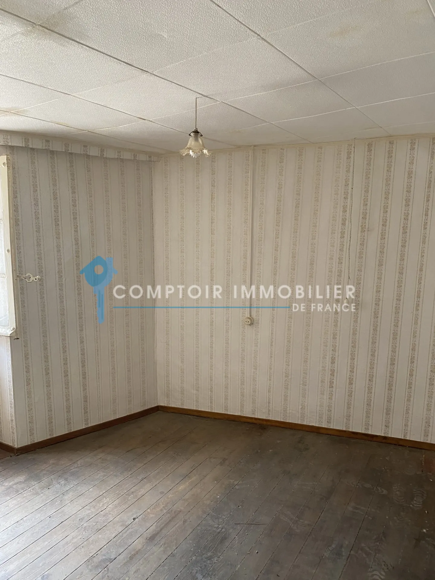 Maison de village à rénover avec 4 chambres à Saint-Laurent-De-Cerdans 