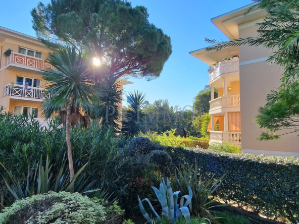 Superbe Appartement 3 Pièces à Fréjus avec Piscine 