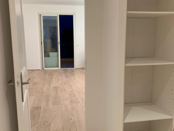 Appartement rénové avec terrasse au Bar-sur-Loup 