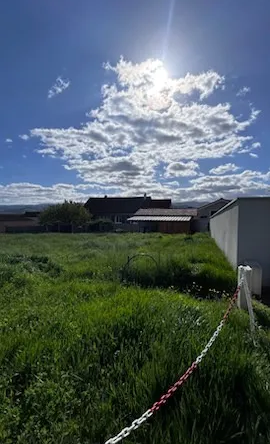 Terrain viabilisé de 886 m² près de Montbrison à vendre 