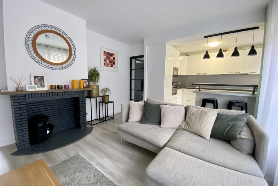 Maison bel-étage rénovée avec garage à Loos 