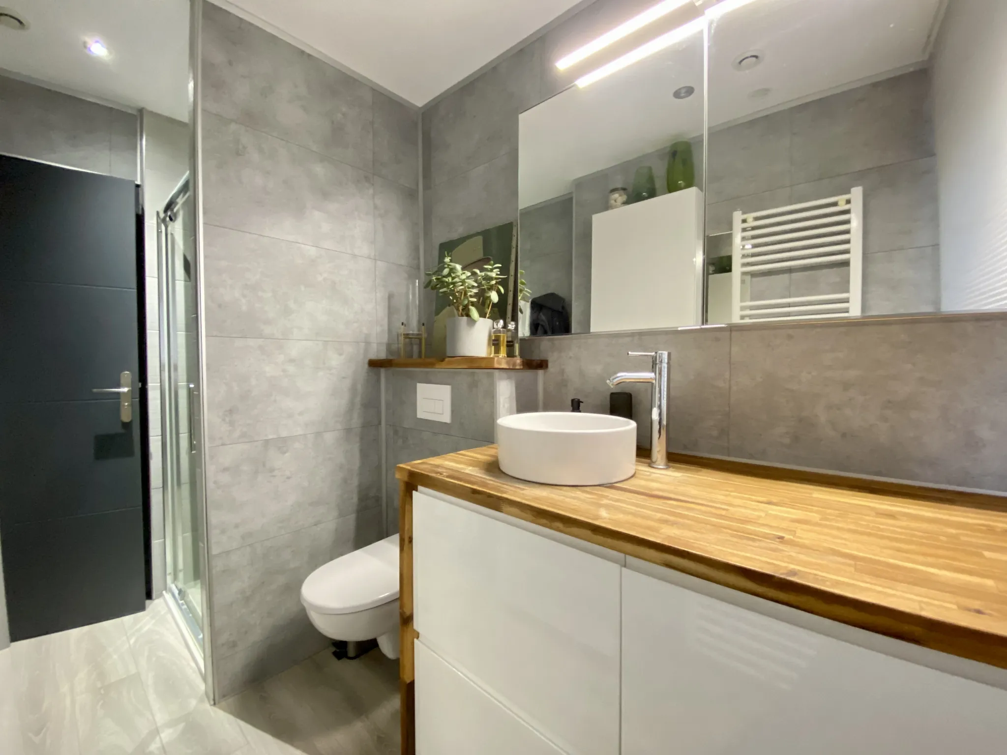 Maison bel-étage rénovée avec garage à Loos 