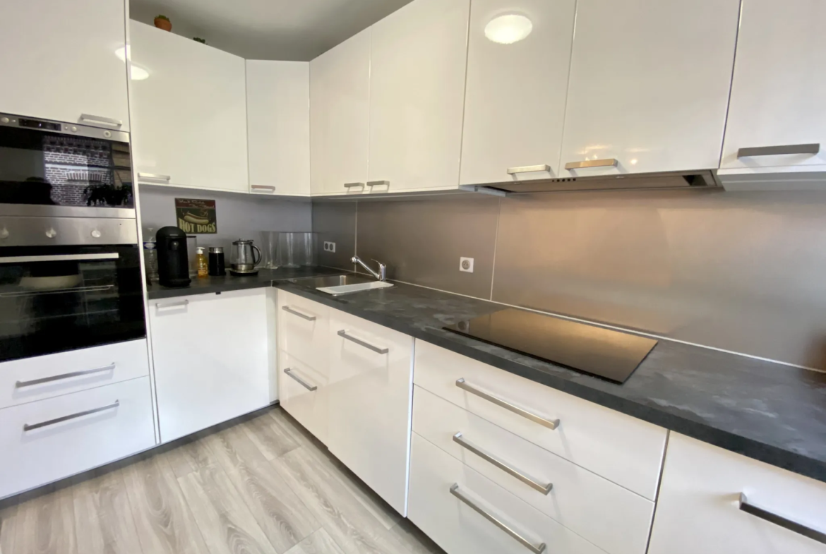 Maison bel-étage rénovée avec garage à Loos 
