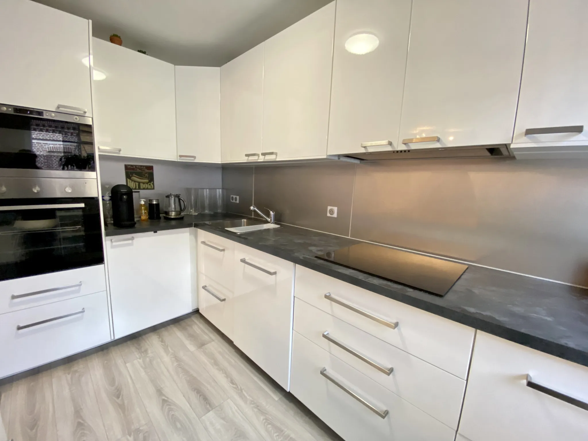 Maison bel-étage rénovée avec garage à Loos 