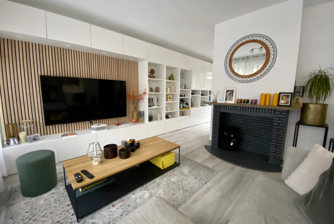 Maison bel-étage rénovée avec garage à Loos 