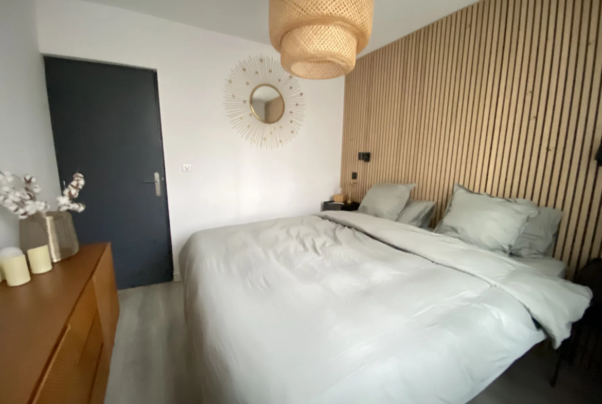 Maison bel-étage rénovée avec garage à Loos 