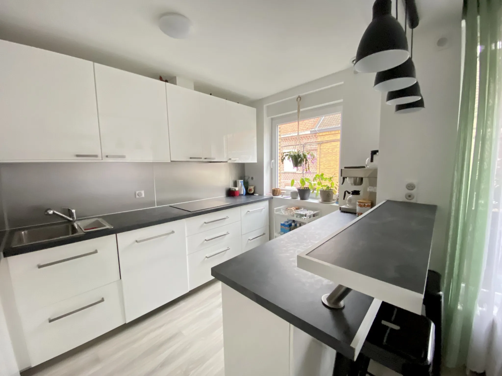 Maison bel-étage rénovée avec garage à Loos 