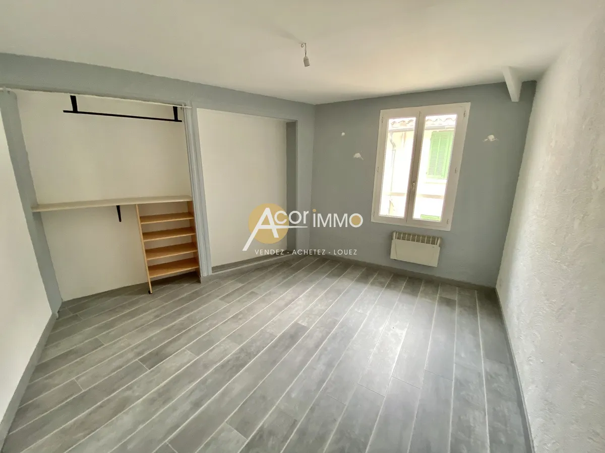 Appartement T4 atypique avec terrasse à La Seyne sur Mer 