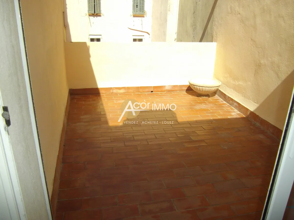 Appartement T4 atypique avec terrasse à La Seyne sur Mer 
