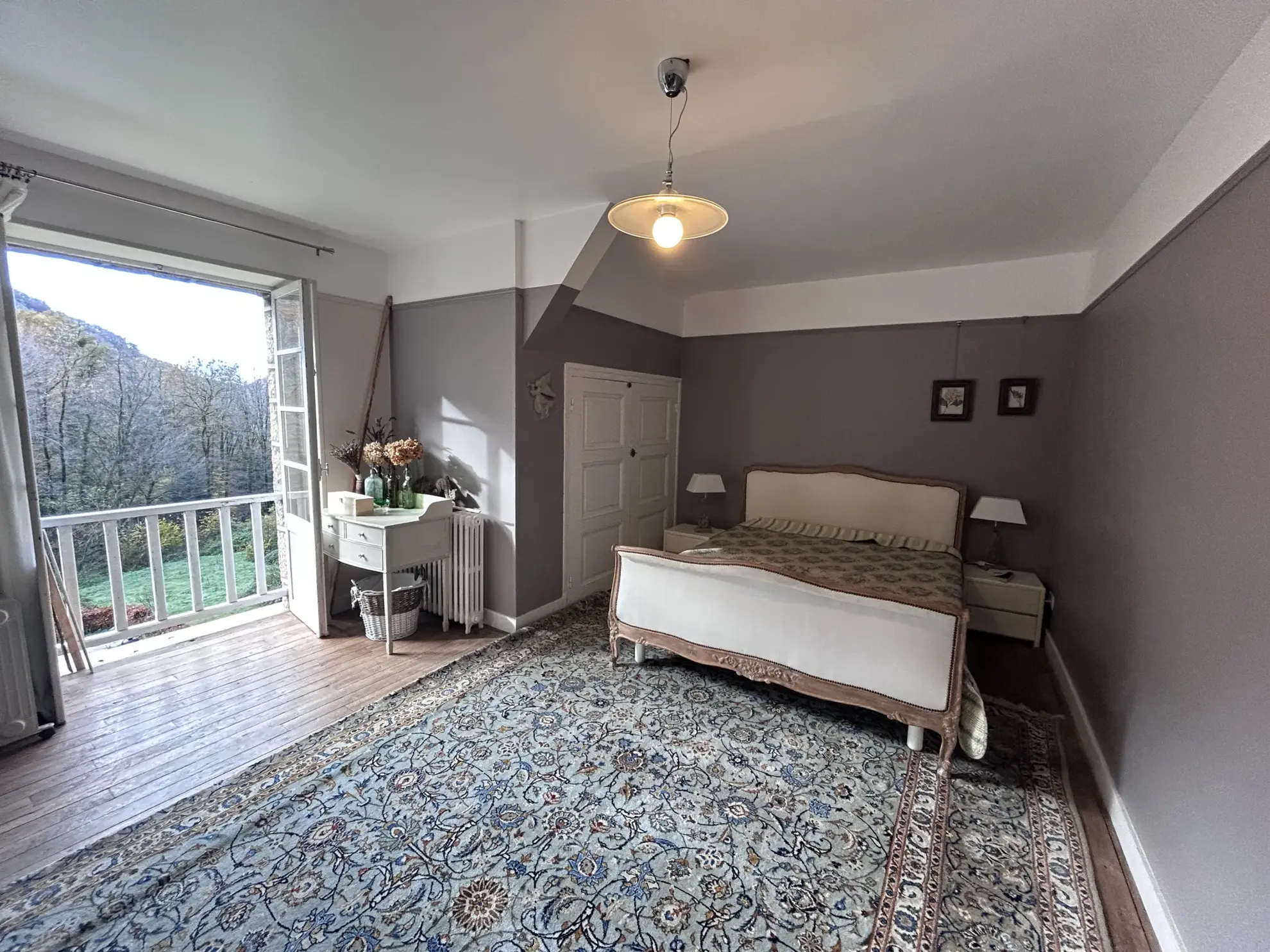 Maison en pierres avec superbe vue à Servières le Château 