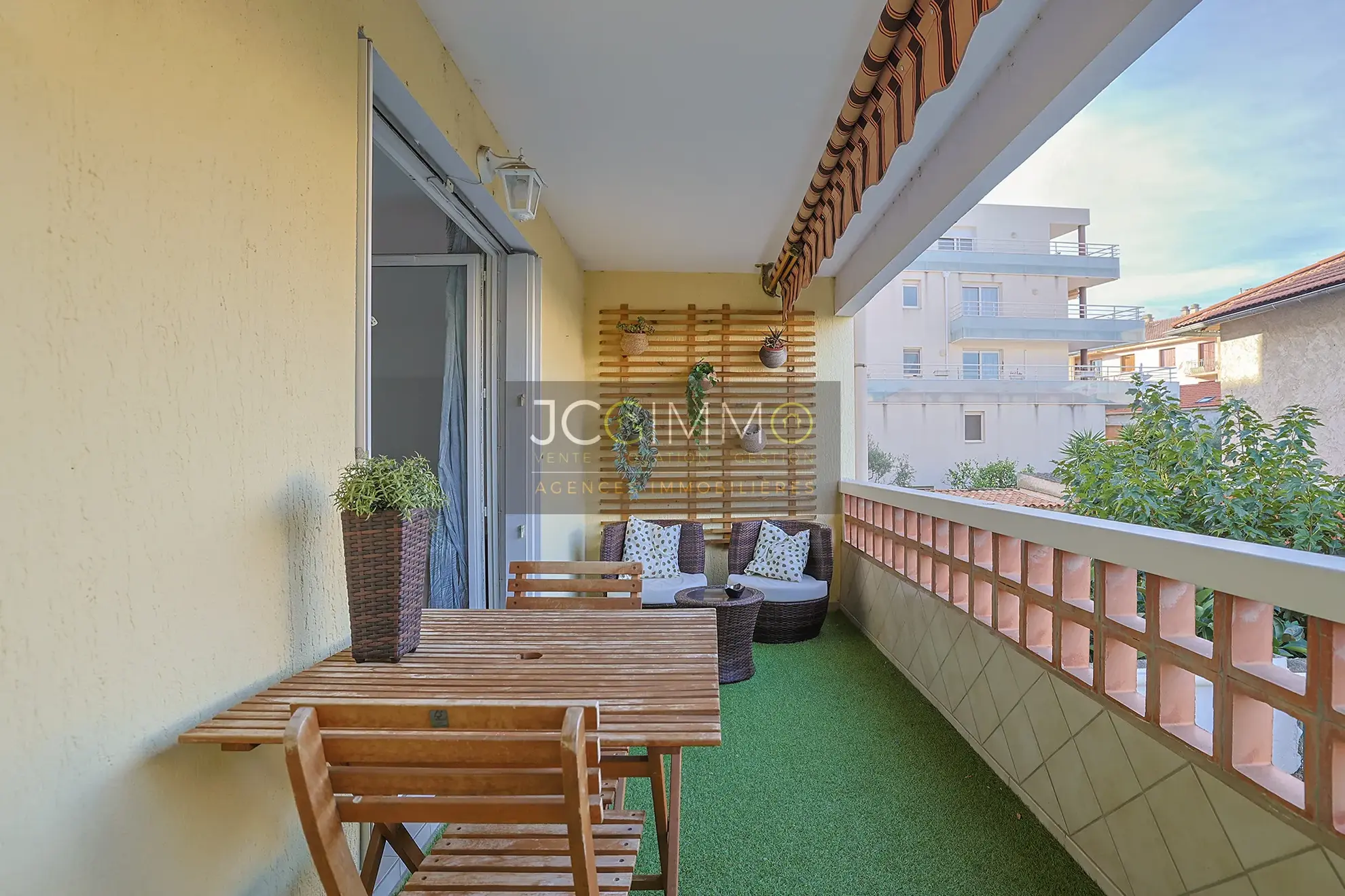 Appartement T2 Rénové à Hyères avec Parking Privatif 