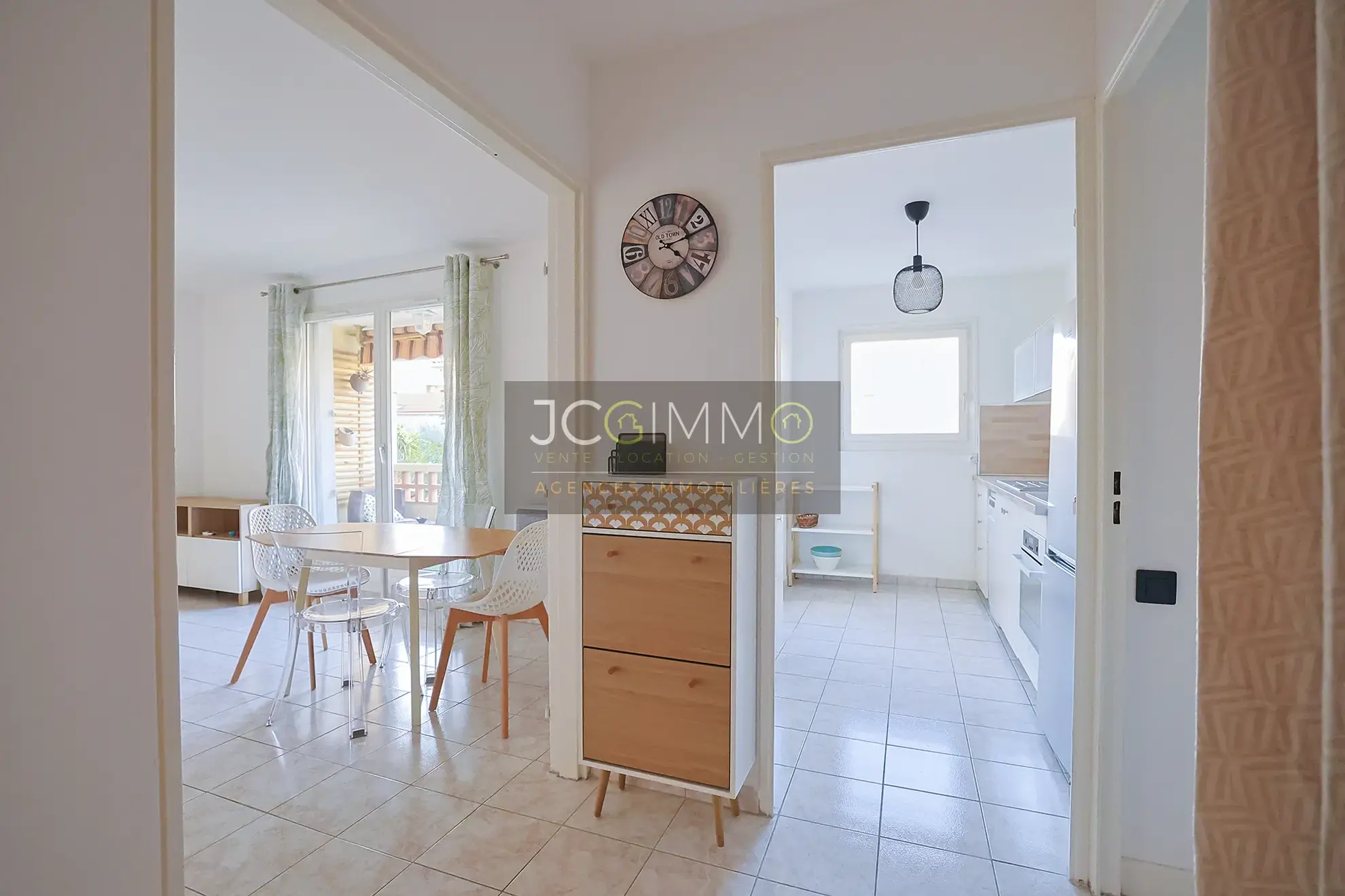 Appartement T2 Rénové à Hyères avec Parking Privatif 