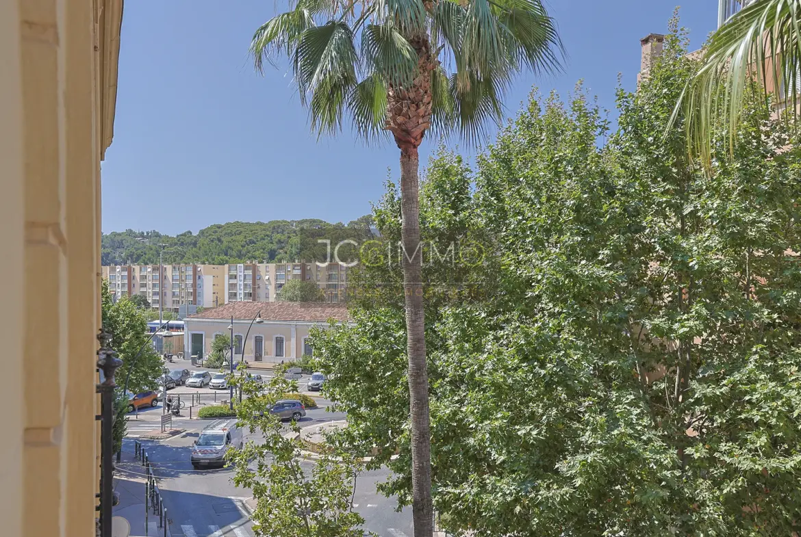 Appartement T3 rénové de 81 m² à Hyères - Quartier Gare 