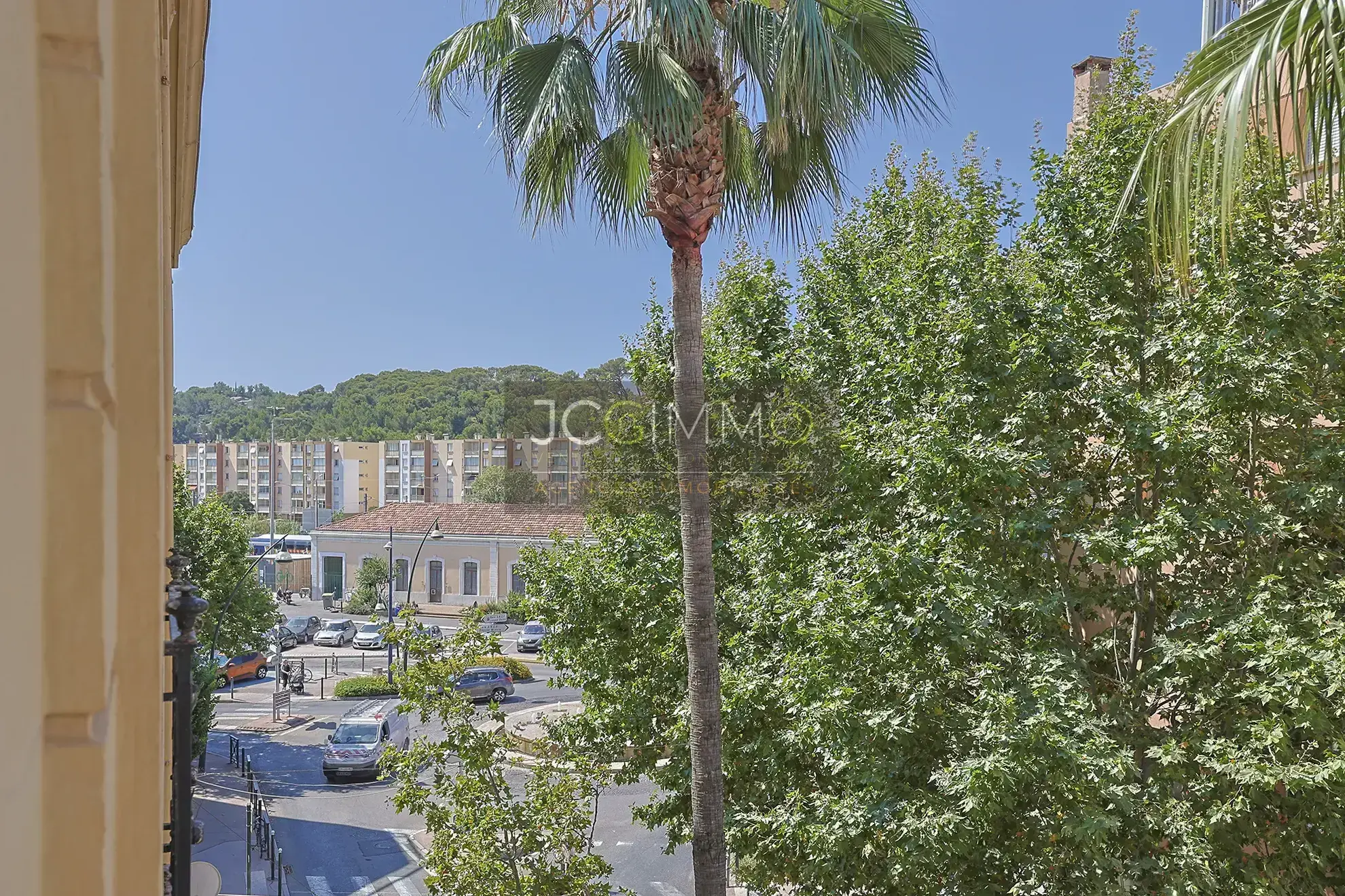 Appartement T3 rénové de 81 m² à Hyères - Quartier Gare 