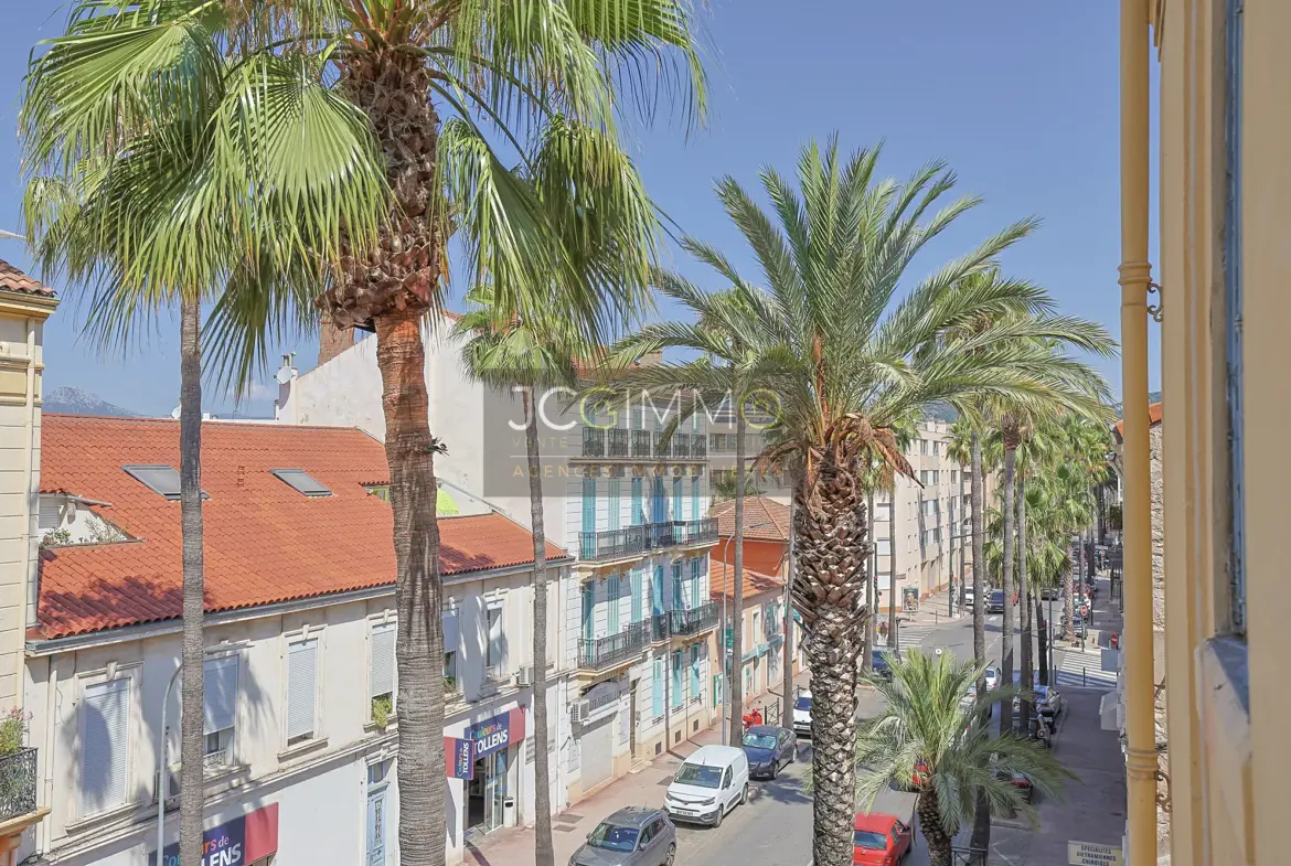 Appartement T3 rénové de 81 m² à Hyères - Quartier Gare 