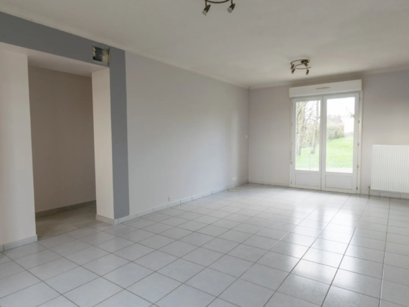 Maison à vendre à Gy - 93 m² rénovée avec garage 