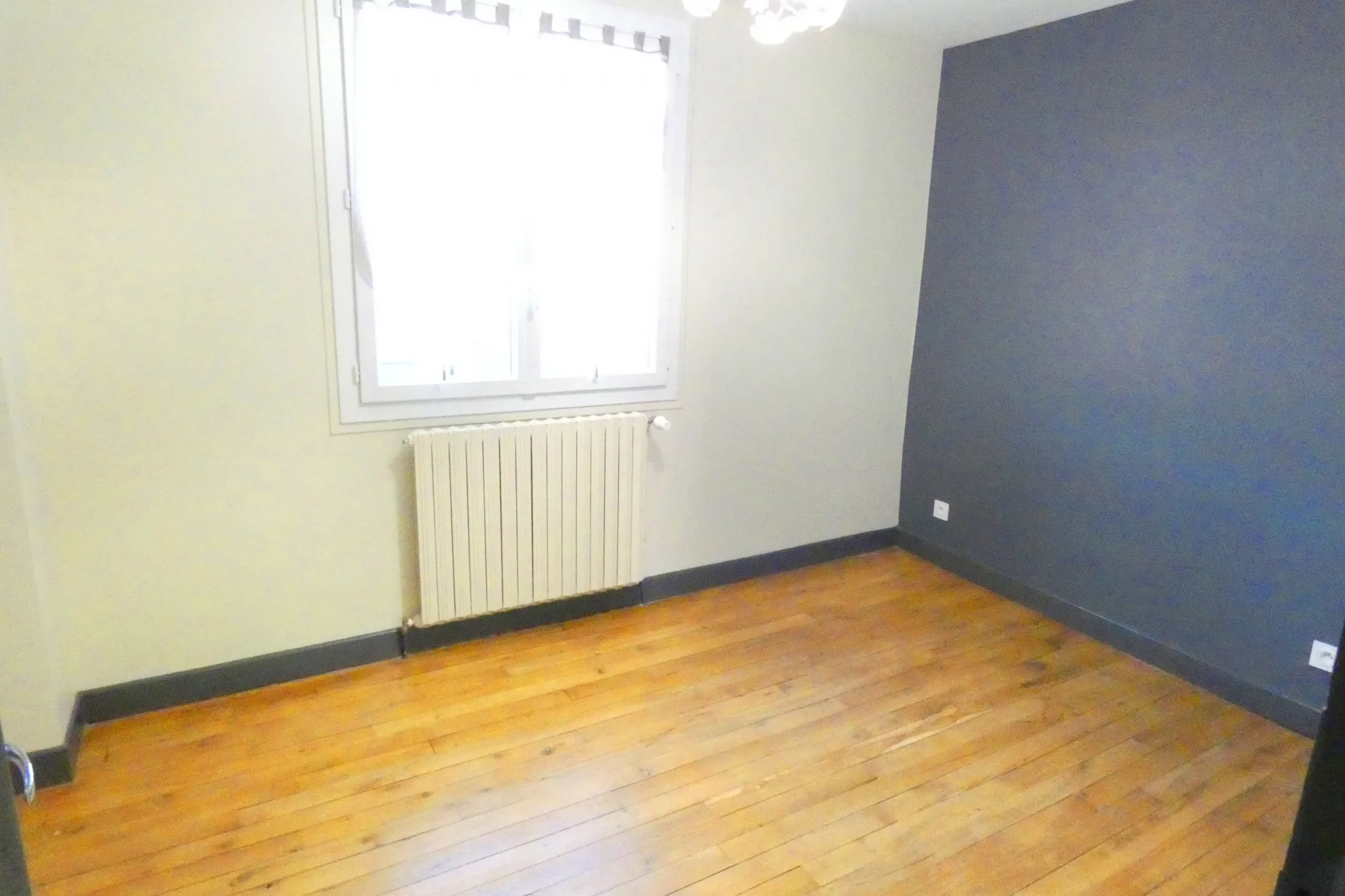 Maison rénovée à vendre avec hangar de 200 m² à Cassaniouze 