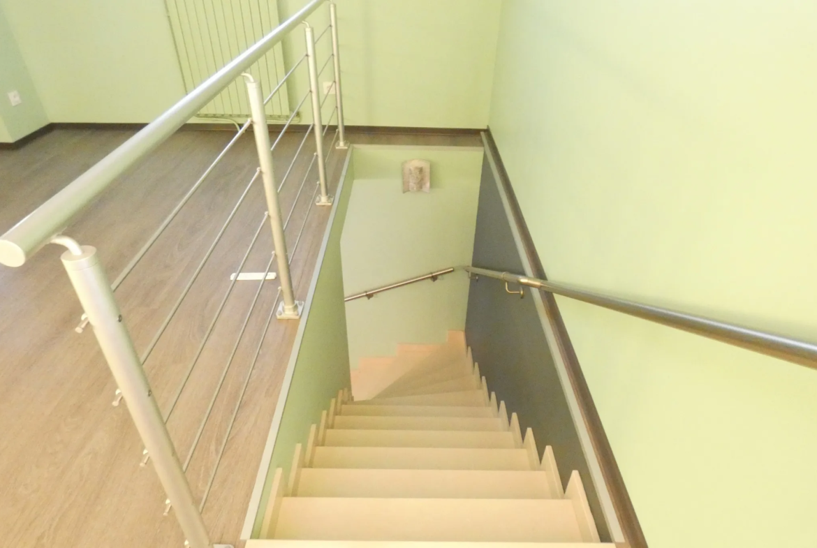 Maison rénovée à vendre avec hangar de 200 m² à Cassaniouze 