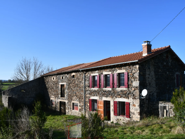 Ancien corps de ferme rénové à vendre à Céaux d'Allègre 