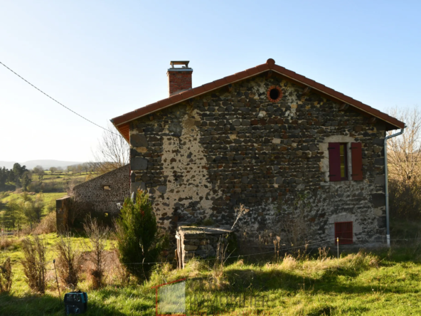 Ancien corps de ferme rénové à vendre à Céaux d'Allègre 