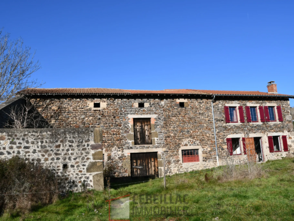 Ancien corps de ferme rénové à vendre à Céaux d'Allègre 