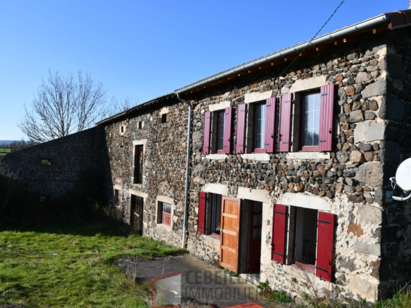 Ancien corps de ferme rénové à vendre à Céaux d'Allègre 