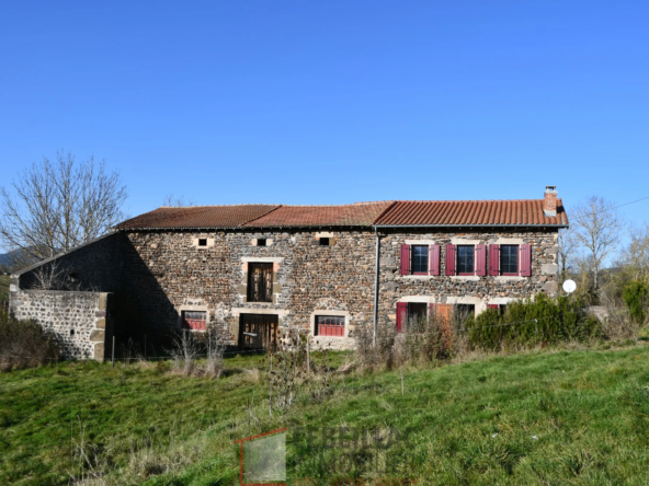 Ancien corps de ferme rénové à vendre à Céaux d'Allègre 