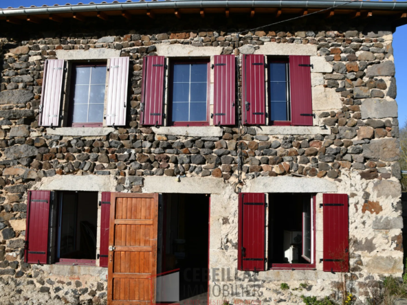 Ancien corps de ferme rénové à vendre à Céaux d'Allègre 