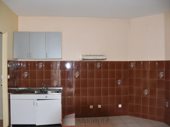 Maison à vendre à Arlanc avec deux appartements et garage 