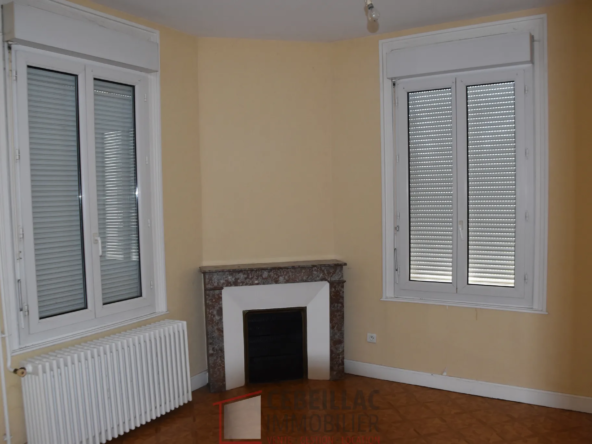 Maison à vendre à Arlanc avec deux appartements et garage 