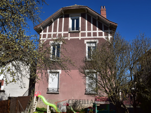 Maison à vendre à Arlanc avec deux appartements et garage 