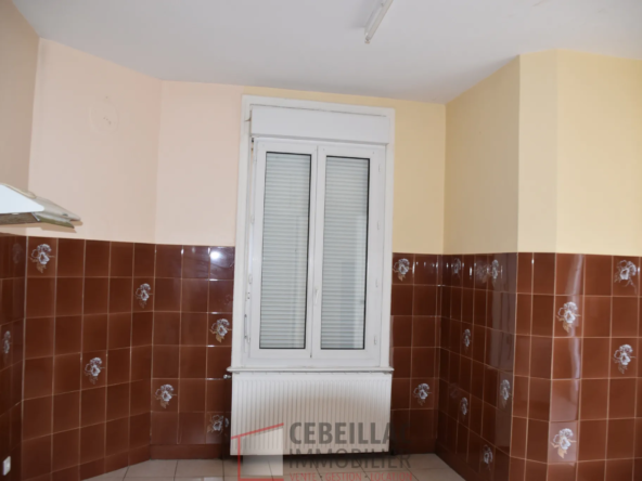 Maison à vendre à Arlanc avec deux appartements et garage 