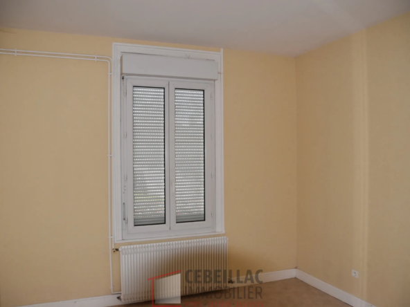 Maison à vendre à Arlanc avec deux appartements et garage 