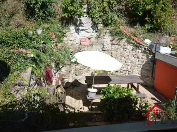 Immeuble avec Pizzéria et Appartement à Bourbonne Les Bains 