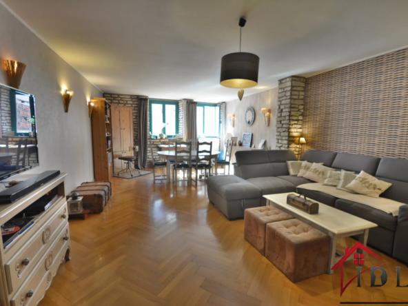 Immeuble avec Pizzéria et Appartement à Bourbonne Les Bains 