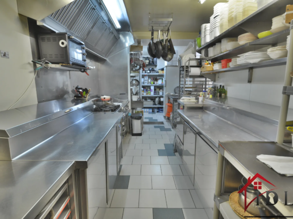 Immeuble avec Pizzéria et Appartement à Bourbonne Les Bains 