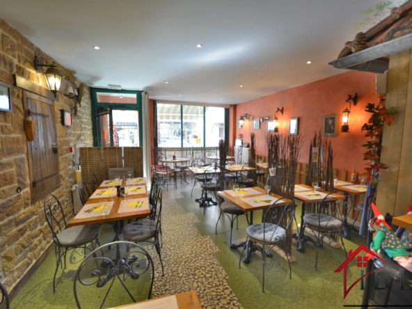 Immeuble avec Pizzéria et Appartement à Bourbonne Les Bains 