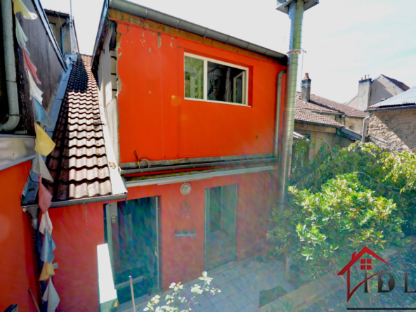Immeuble avec Pizzéria et Appartement à Bourbonne Les Bains 