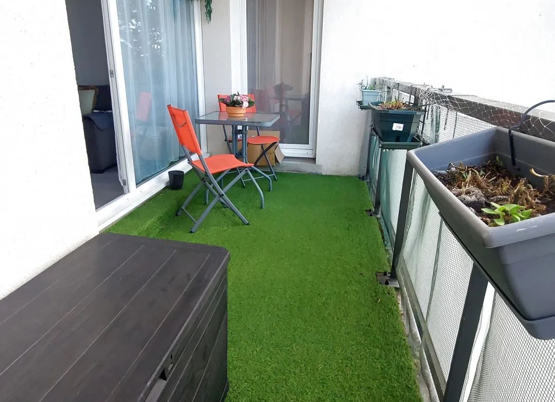À vendre : Appartement T2 avec balcon à CERGY LE HAUT 