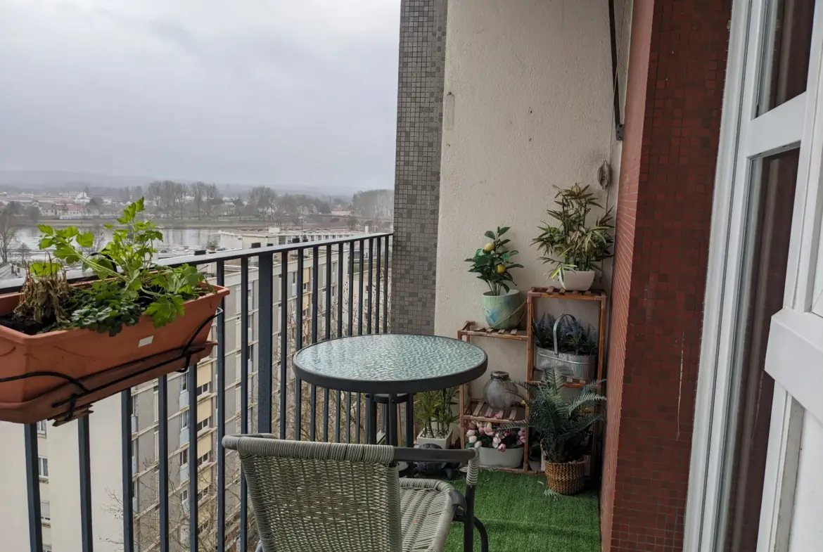 Appartement T4 à Nevers, centre-ville avec vue sur la Loire 