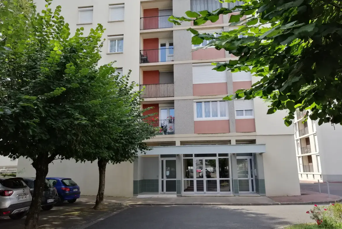 Appartement T4 à Nevers, centre-ville avec vue sur la Loire 