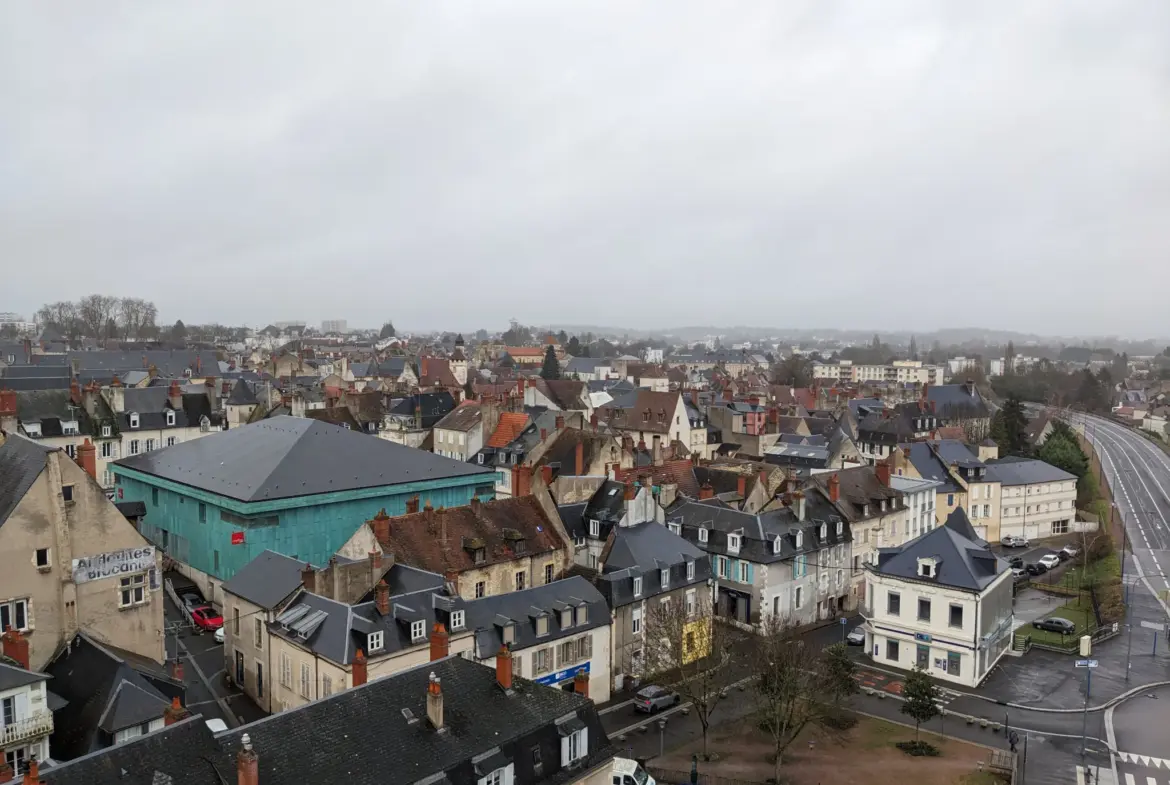 Appartement T4 à Nevers, centre-ville avec vue sur la Loire 