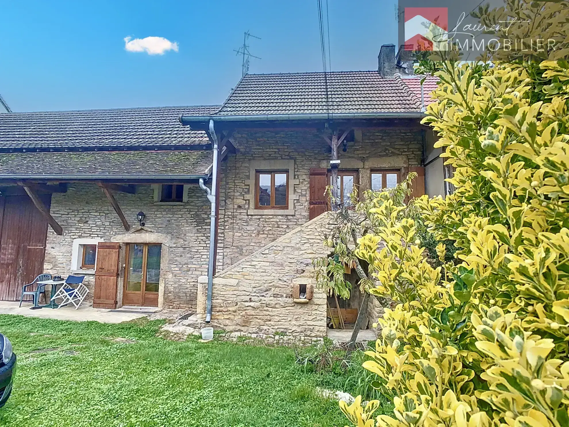 À Nanton : Maison en pierre en viager à vendre à 48 600 € 